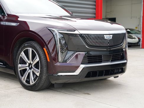 Used 2025 Cadillac Escalade IQ Luxury 2 w/ LPO, Premium Carpet Package AWD/4WD image 5
