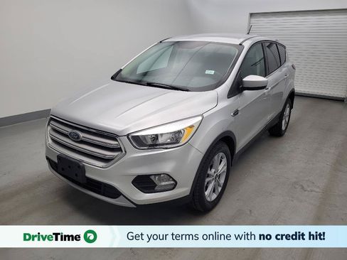 Used 2019 Ford Escape SE FWD image 1