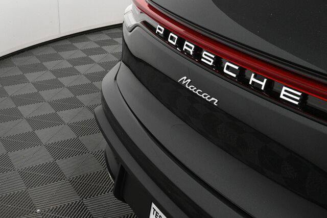 Certified 2026 Porsche Macan AWD/4WD image 37