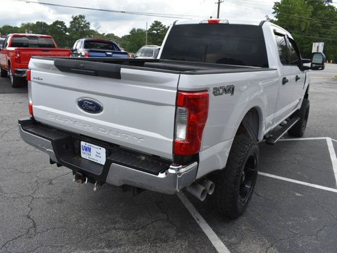 Used 2017 Ford F250 XLT AWD/4WD image 6