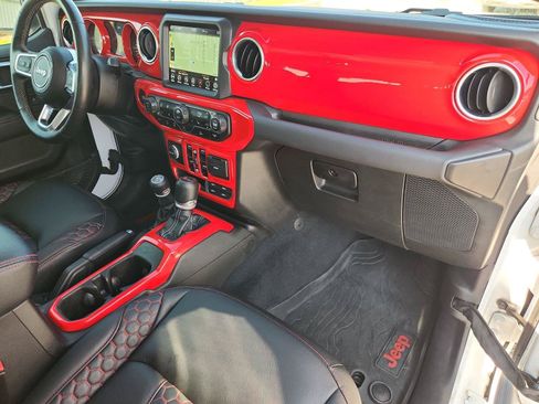 Used 2022 Jeep Wrangler Unlimited Sahara w/ Cold Weather Group AWD/4WD image 29