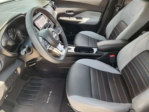 Used 2023 Nissan Kicks SR w/ SR Premium Package FWD image 9