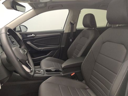 Used 2023 Volkswagen Jetta SE w/ Panoramic Sunroof Package image 17