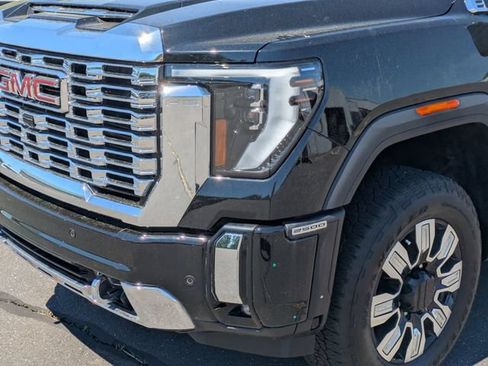Used 2024 GMC Sierra 2500 Denali w/ Denali Reserve Package AWD/4WD image 9