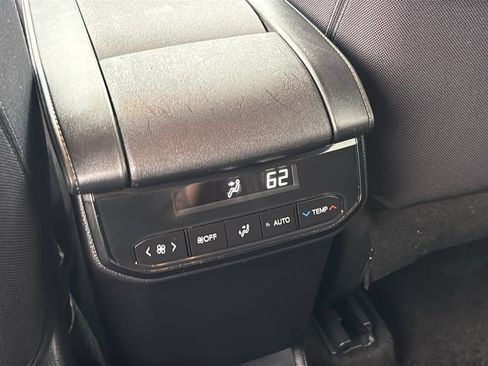 Used 2025 Toyota Highlander LE AWD/4WD image 9
