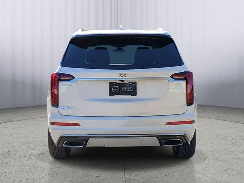 Used 2025 Cadillac XT6 Premium Luxury image 5