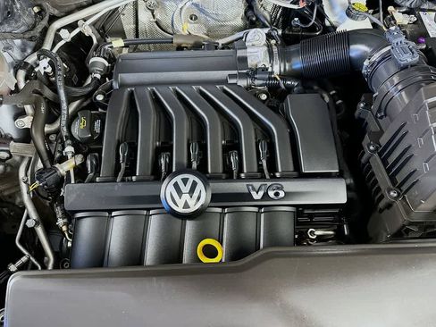 Used 2021 Volkswagen Atlas SEL Premium image 9