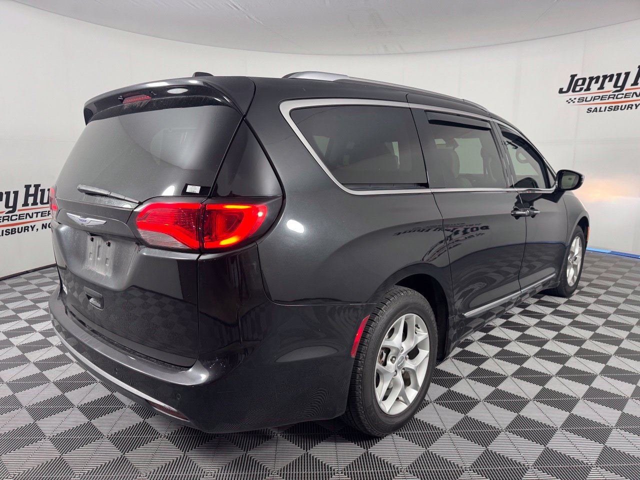 Used 2020 Chrysler Pacifica Limited FWD image 7