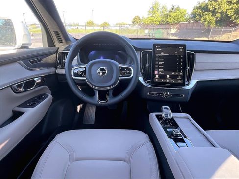 New 2026 Volvo XC90 B5 Core image 15