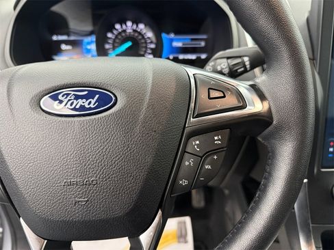 Used 2024 Ford Edge Titanium image 34