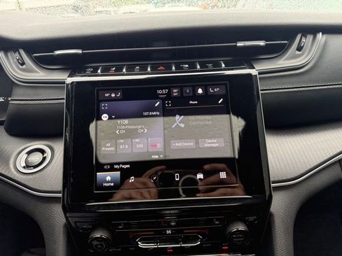 Used 2023 Jeep Grand Cherokee Laredo AWD/4WD image 13