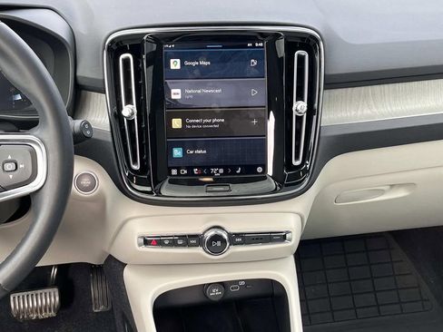 Used 2023 Volvo XC40 B5 Ultimate w/ Protection Package Premier image 16