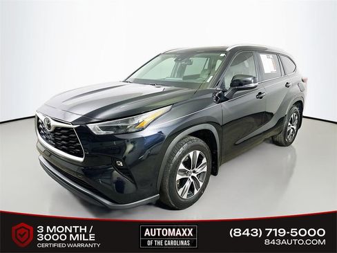 Used 2024 Toyota Highlander XLE image 1