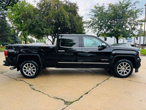 Used 2017 GMC Sierra 1500 Denali AWD/4WD image 2