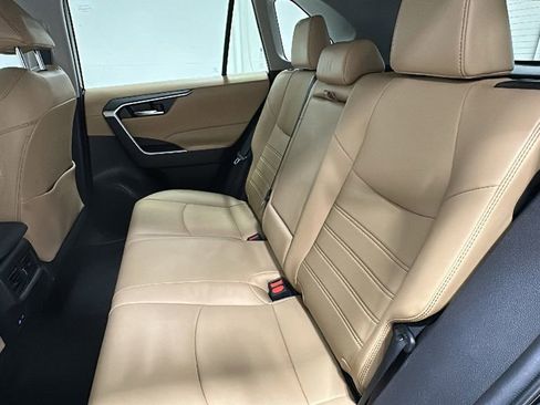 Used 2022 Toyota RAV4 XLE Premium image 14