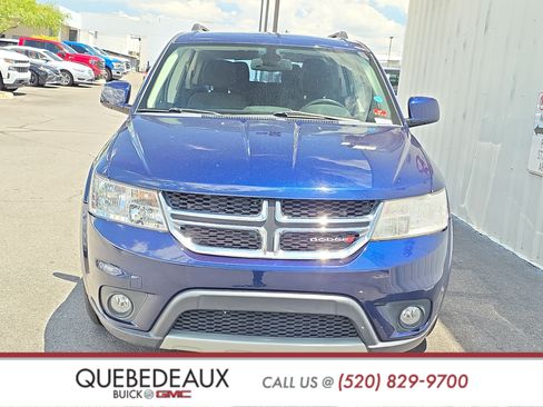 Used 2019 Dodge Journey SE w/ Connectivity Group FWD image 2