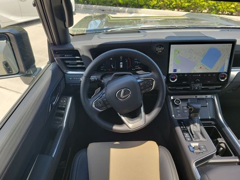 Certified 2026 Lexus GX 550 AWD/4WD image 19