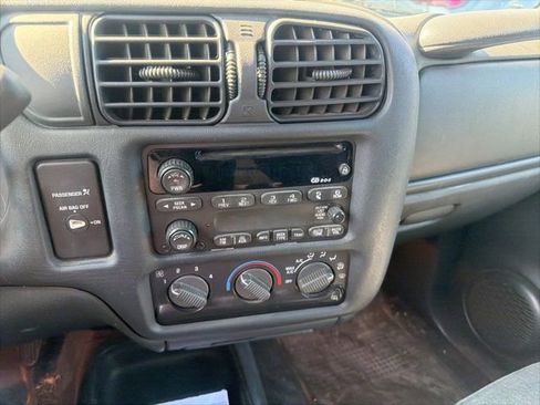 Used 2002 Chevrolet S10 Pickup LS w/ LS Preferred Equipment Group image 9