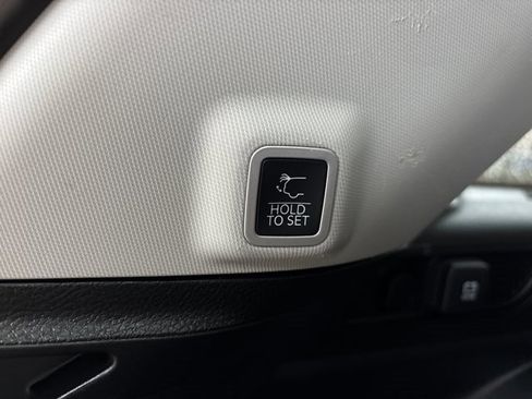 Used 2022 Jeep Grand Cherokee Limited image 8