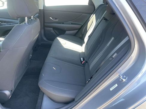 Certified 2025 Hyundai Elantra SEL FWD image 10