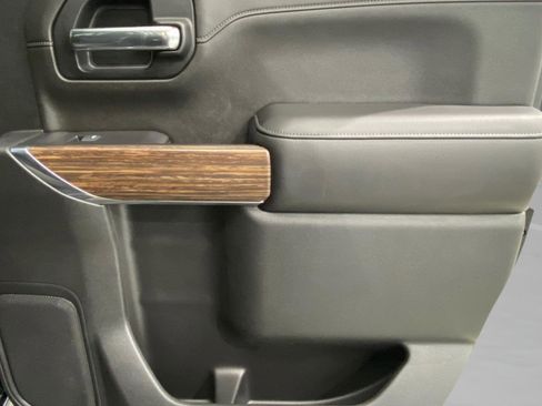 Used 2019 Chevrolet Silverado 1500 High Country w/ Technology Package image 13