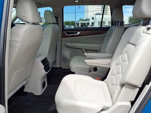 Used 2025 Volkswagen Atlas SE FWD image 5