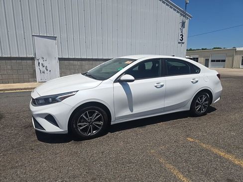 Used 2022 Kia Forte LXS FWD image 1