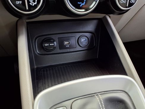 Used 2021 Hyundai Venue SEL w/ Cargo Package FWD image 8