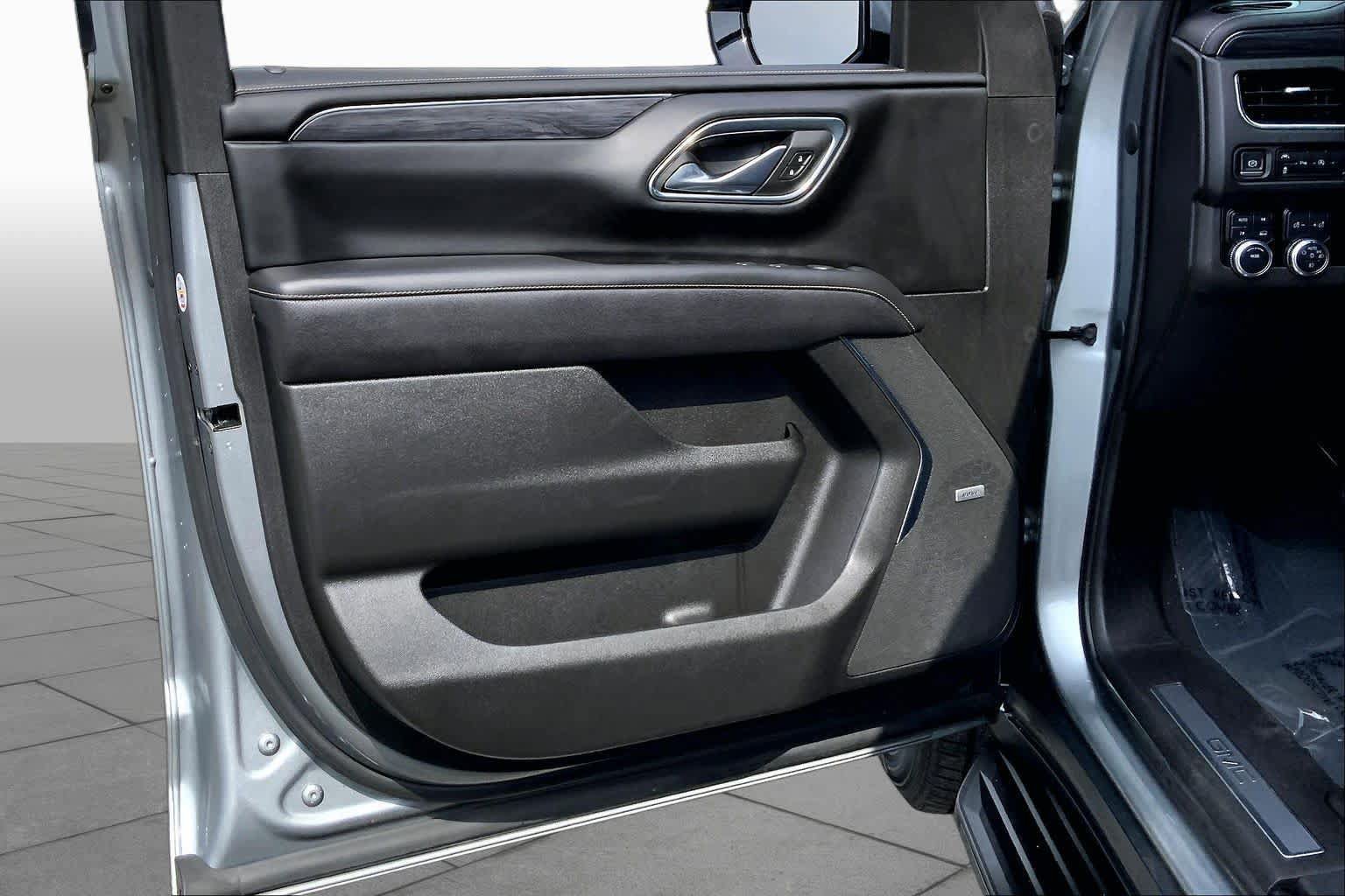 Used 2023 GMC Yukon SLT AWD/4WD image 22