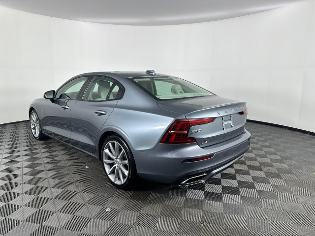 Used 2021 Volvo S60 T5 Momentum AWD/4WD image 3
