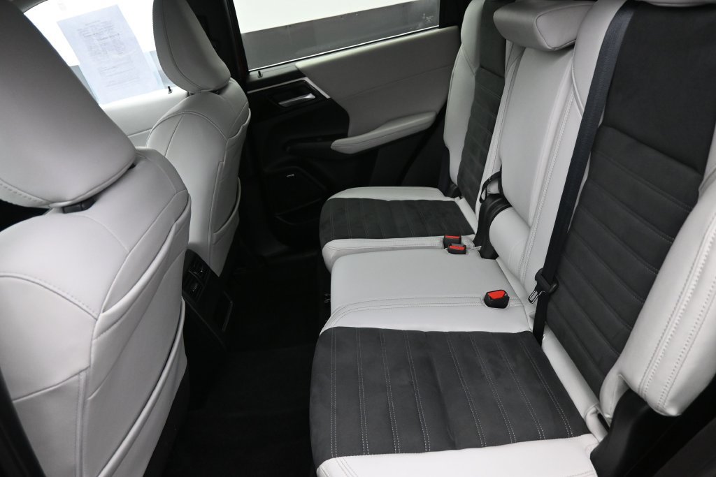 Used 2025 Mitsubishi Outlander SE FWD image 22