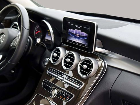 Used 2017 Mercedes-Benz C 300 4MATIC Sedan image 39