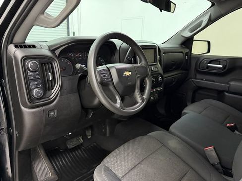 Used 2019 Chevrolet Silverado 1500 Custom w/ Custom Convenience Package AWD/4WD image 9