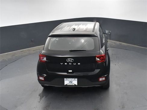 Used 2025 Hyundai Venue SE image 25
