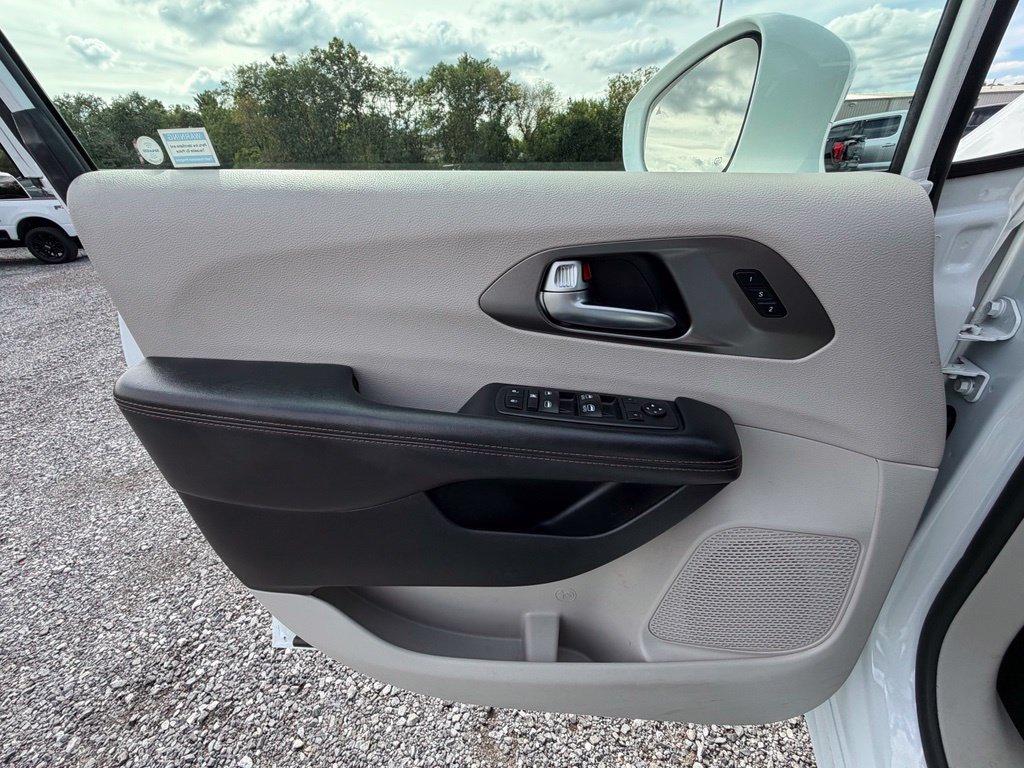 Used 2020 Chrysler Pacifica Touring-L w/ Advanced Safetytec Group FWD image 5