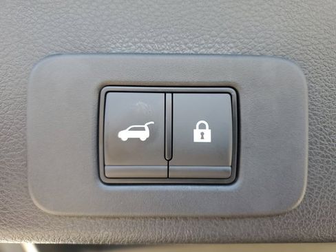 Certified 2025 Nissan Murano SL image 16