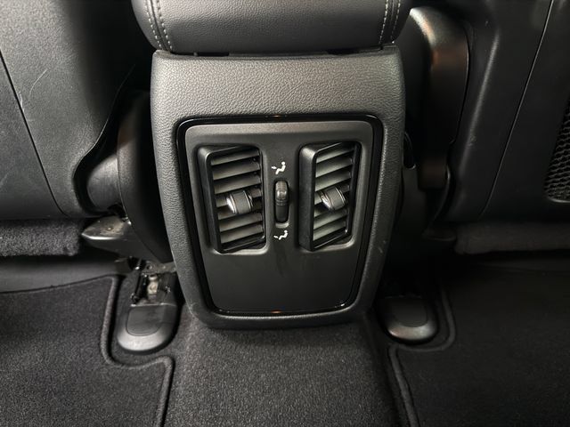 Used 2023 Dodge Durango SXT w/ SXT Blacktop Group RWD image 31