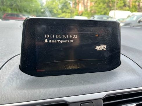 Used 2017 MAZDA MAZDA3 Sport FWD image 12
