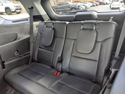 Used 2022 Ford Explorer XLT w/ Equipment Group 202A image 33