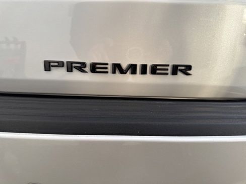 Used 2025 Chevrolet Suburban Premier image 5