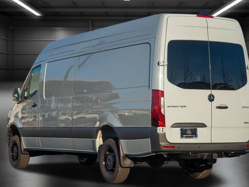 Used 2025 Mercedes-Benz Sprinter 2500 image 10