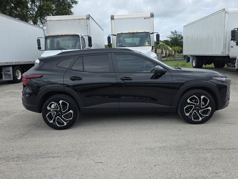 Used 2025 Chevrolet Trax RS w/ Sunroof Package FWD image 8