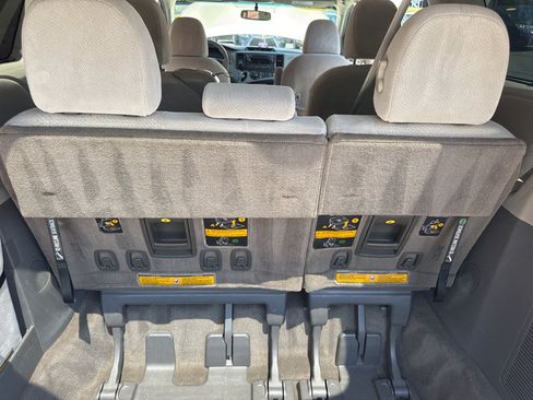 Used 2013 Toyota Sienna LE FWD image 38