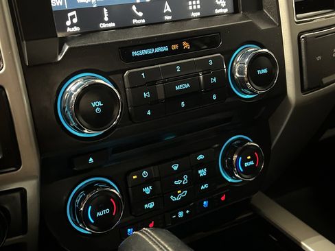 Used 2018 Ford F150 Lariat image 22