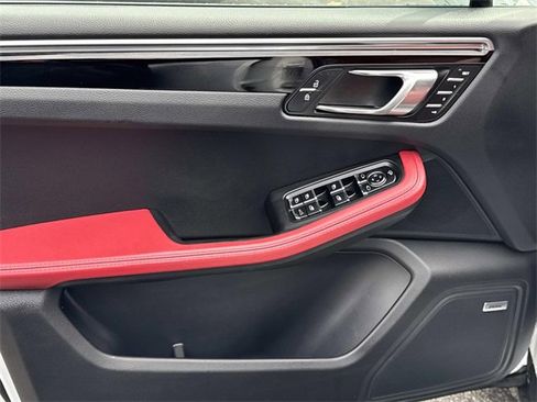 Used 2023 Porsche Macan S image 17