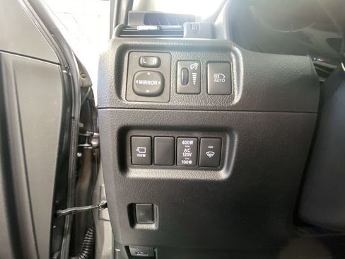 Used 2022 Toyota 4Runner Limited AWD/4WD image 23