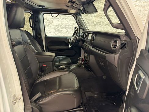 Used 2020 Jeep Gladiator Overland AWD/4WD image 11