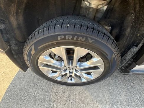 Used 2022 Toyota RAV4 XLE Premium FWD image 4