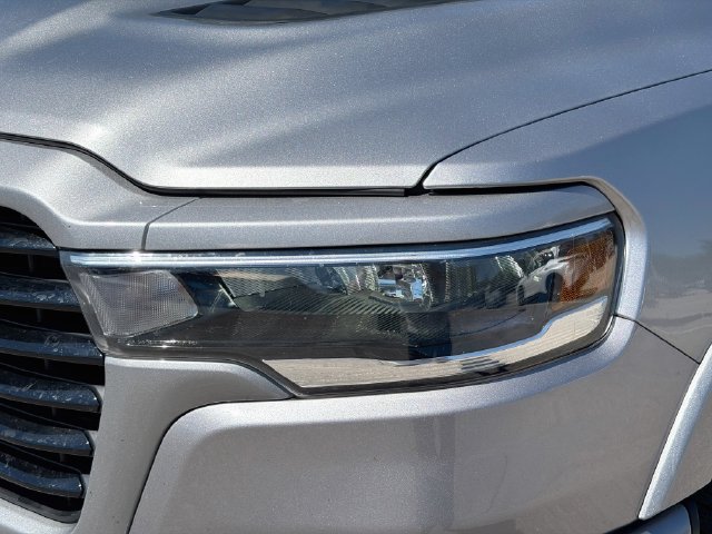 Used 2025 RAM 1500 Laramie w/ Sport Appearance Package AWD/4WD image 9