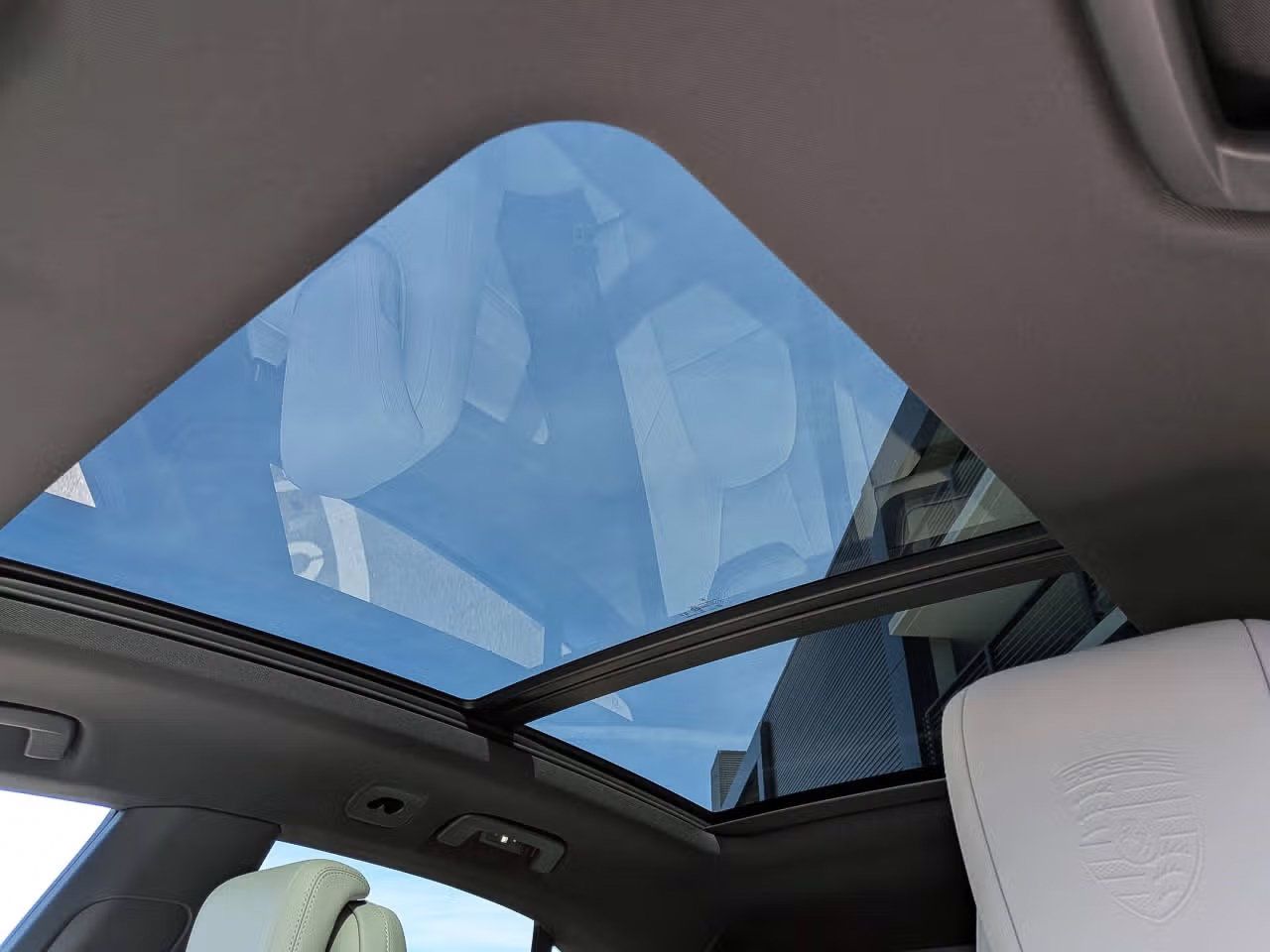Certified 2026 Porsche Macan Electric RWD image 24